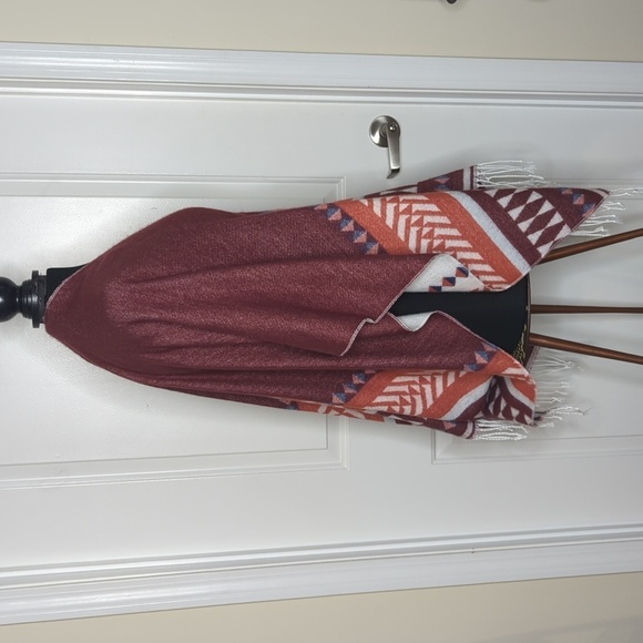 Loft Outlet Reversible Wrap Poncho with Fringe Geometric Print OS - Picture 5 of 14